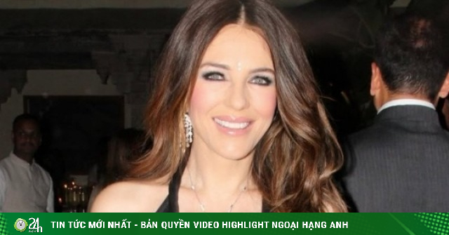 Nữ diễn viên 61 tuổi khoe vòng 1 nóng bỏng hơn đứt gái đôi mươi