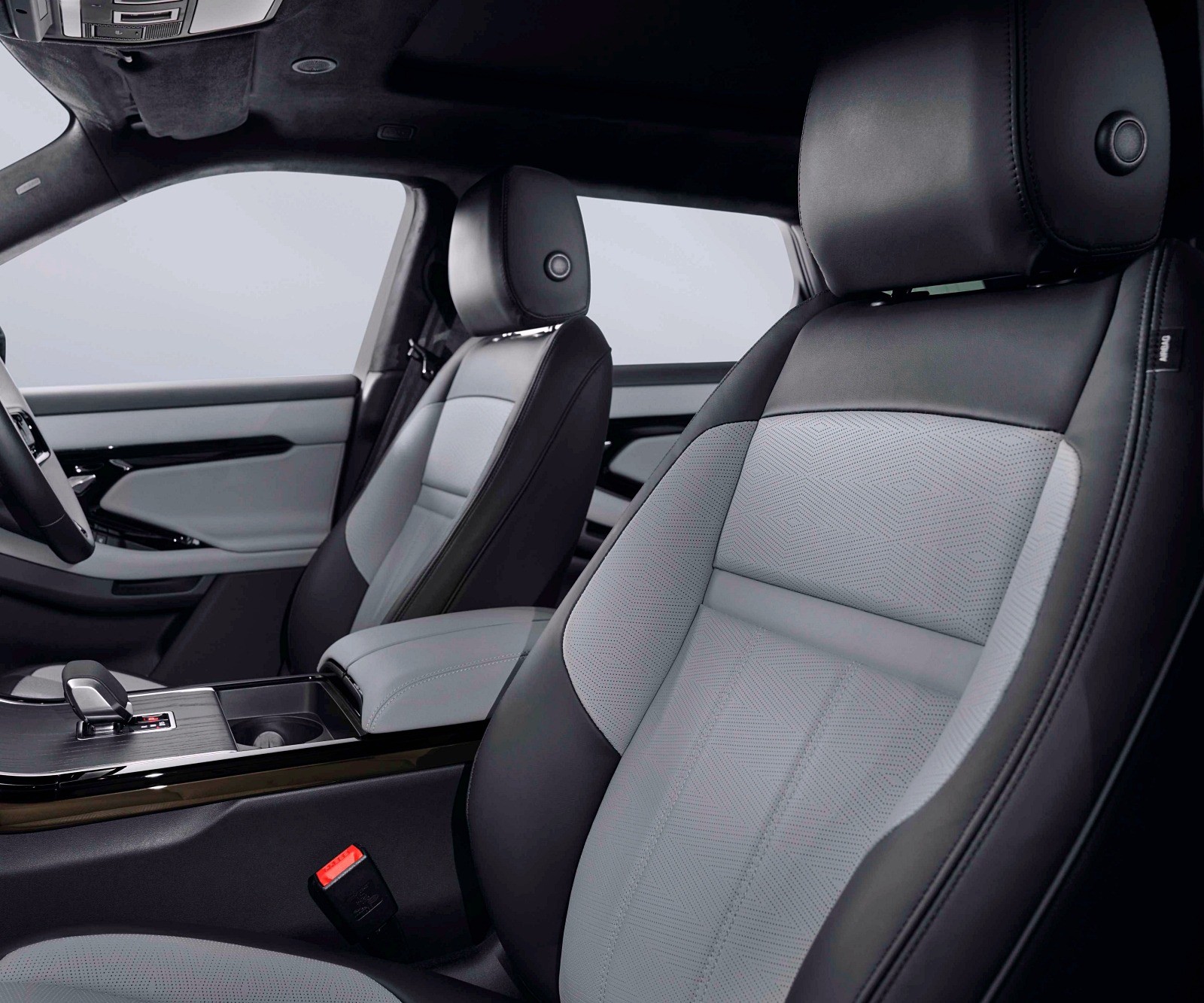 Range Rover Evoque g&acirc;y ấn tượng với t&ugrave;y chọn động cơ Plug-in Hybrid (PHEV) tại Việt Nam.