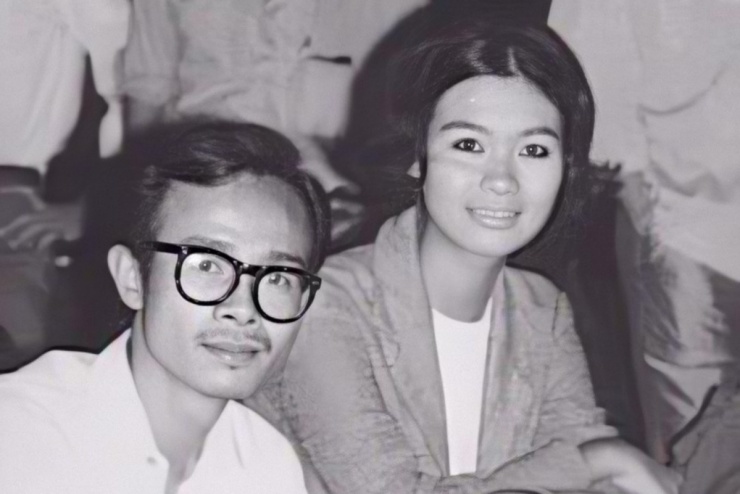 Khánh Ly bên Trịnh Công Sơn giai đoạn mới gặp gỡ và cộng tác. Cả hai gặp nhau lần đầu năm 1964 ở Đà Lạt, ông thuyết phục bà về thành phố biểu diễn. Tuy nhiên, bà từ chối vì không muốn rời phố núi.