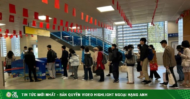 Xăng tăng giá liên tục, người Hà Nội ùn ùn chuyển đi tàu điện, xe buýt