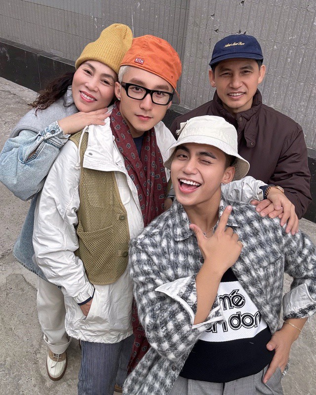  tự do hơn, ngẫu hứng hơn và đôi khi có phần "nghịch ngợm". Chính sự khác biệt này giúp anh dần xây dựng được cá tính riêng.