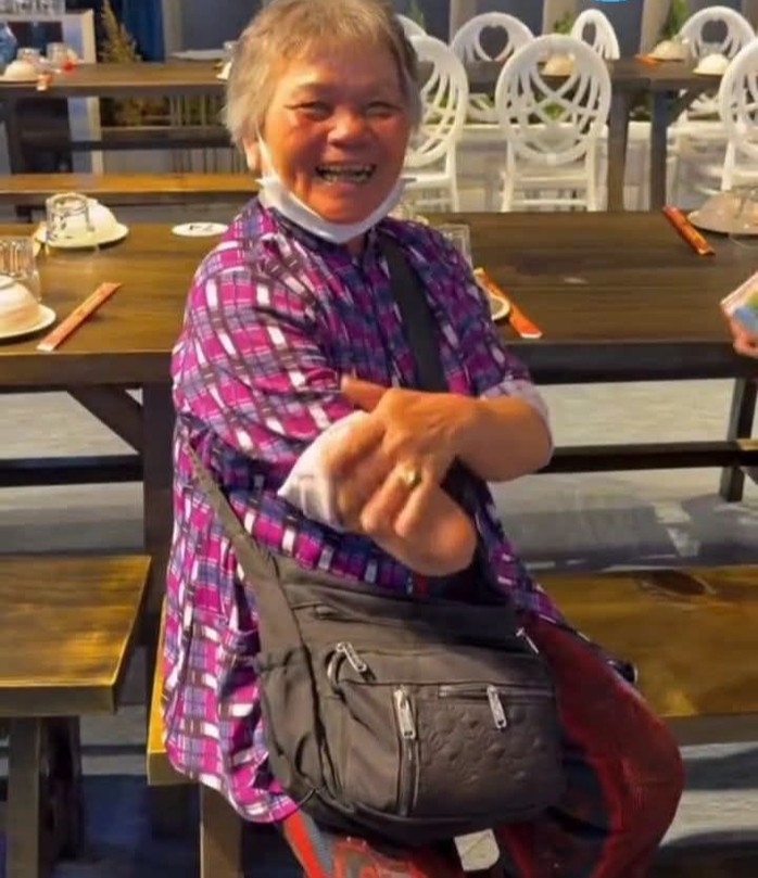 Xôn xao clip nhân viên quán nhậu trúng độc đắc 18 tỉ đồng, tặng tiền cho nhiều người - 4