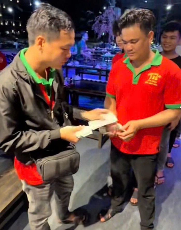 Chủ quán nói về tính cách nam nhân viên phục vụ trúng vé số độc đắc 18 tỉ đồng - 2