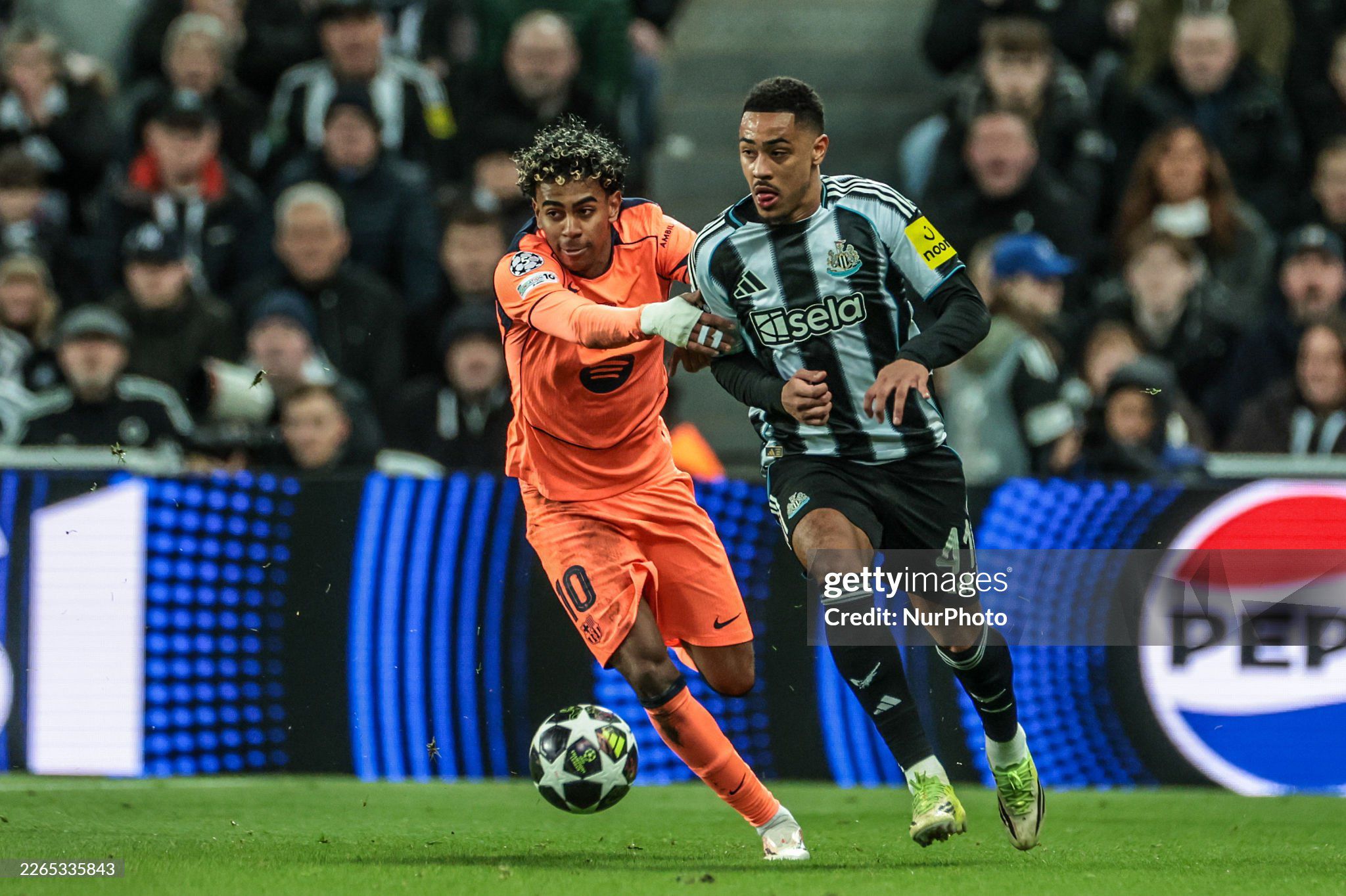 Thật khó cho Yamal cùng các đồng đội khi phải thi... chạy với Newcastle