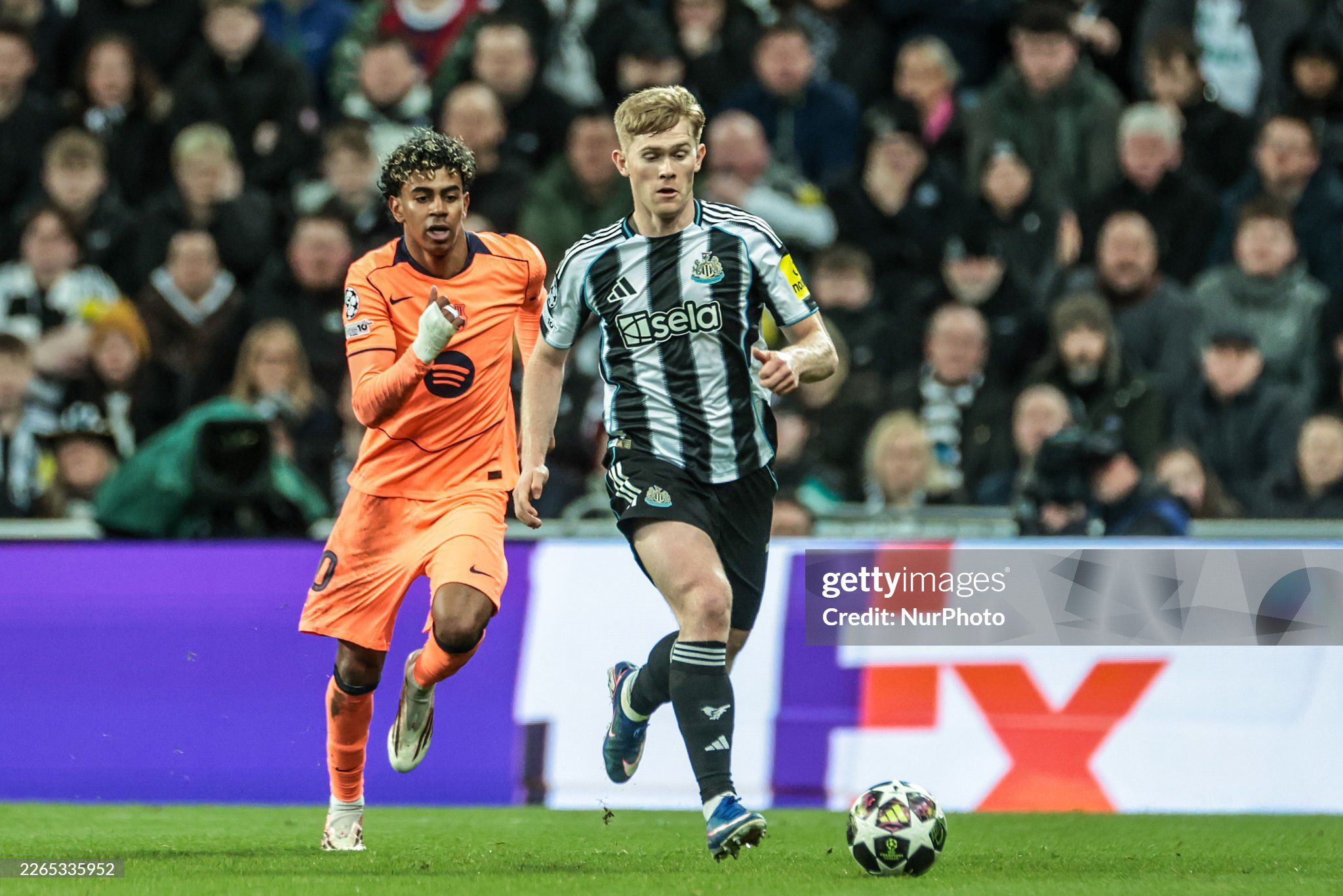 Lewis Hall làm khổ Yamal từ công cho đến thủ