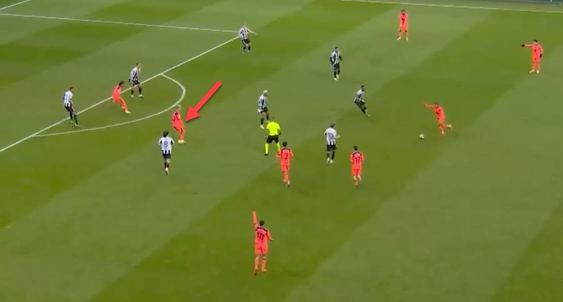 Chỉ một thoáng mất tập trung, Newcastle phải trả giá bằng cả trận thắng