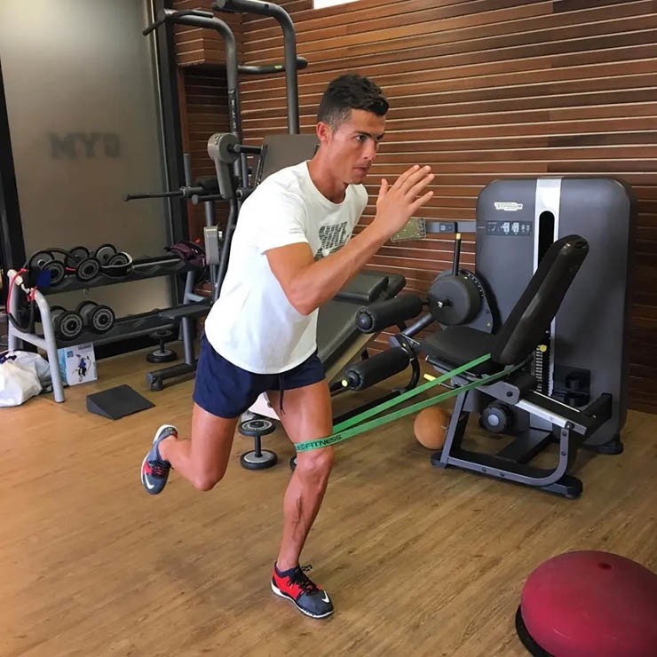 Ronaldo nỗ lực điều trị chấn thương