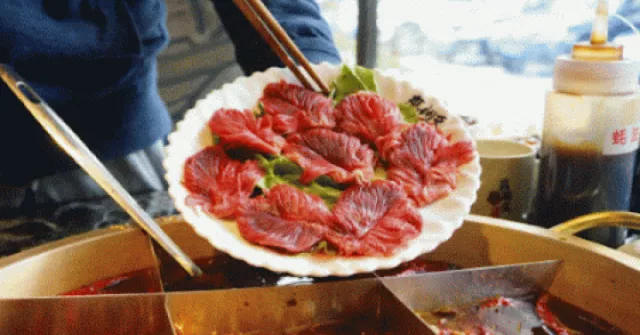 7 thói quen kém lịch sự khi ăn lẩu