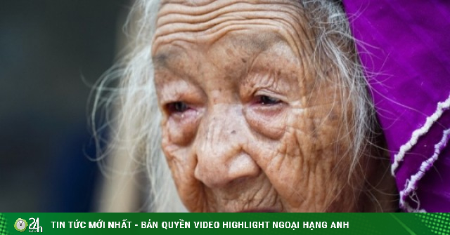 Cụ bà Hà Giang khiến khách Tây 'tan chảy'