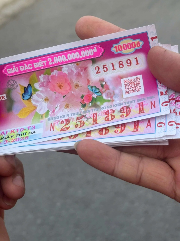 Những tờ vé số trúng giải an ủi ngày 10/3 của XSKT Bến Tre (Ảnh: NVCC).