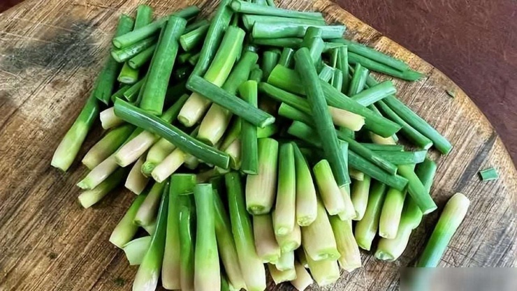 Loại rau mùa xuân ngon ngọt, nhiều người bỏ đi, lại là món ăn thơm phức, còn giúp giảm nhiệt, thải độc - 6