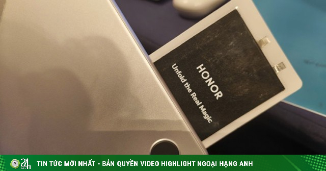 HONOR bất ngờ lộ hình ảnh pin smartphone mỏng như lá bài