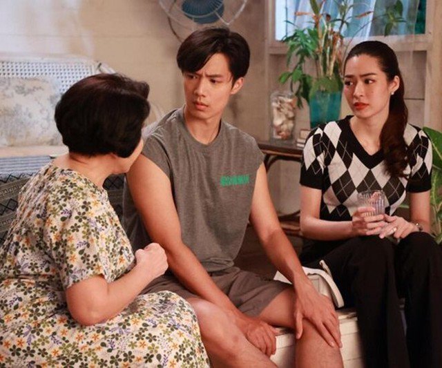 Giúp đỡ con từng phần, giữ lại phần gốc, không bao giờ để mình rơi vào trạng thái "tay trắng". Ảnh minh họa