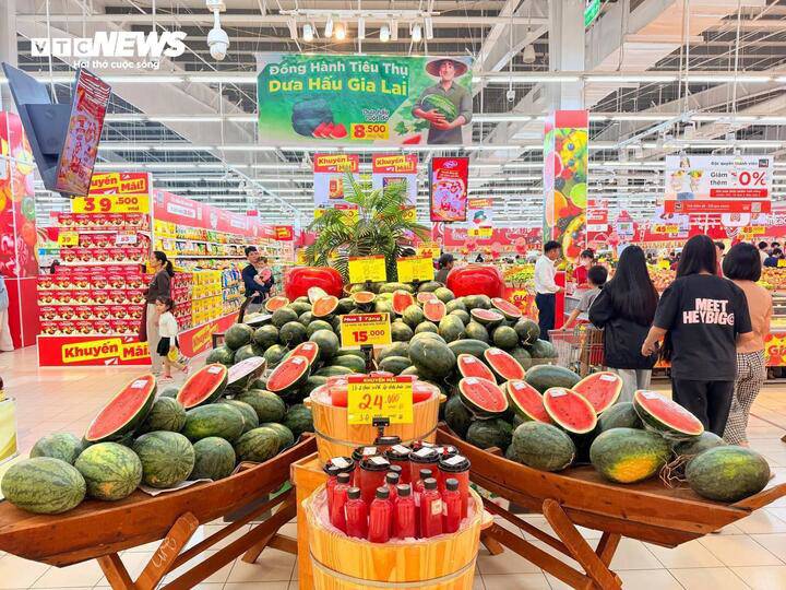 Dưa hấu được bán tại siêu thị với giá 8.500 đồng/kg.