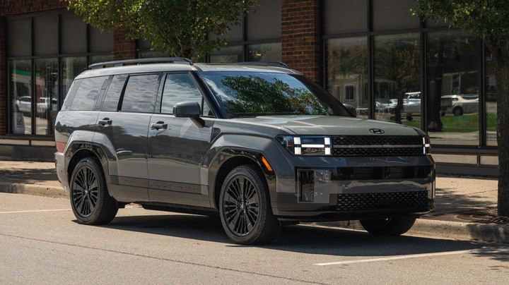 Hyundai Santa Fe Hybrid sở hữu động cơ mạnh mẽ nhưng vẫn duy trì mức chi phí nhiên liệu tối ưu.