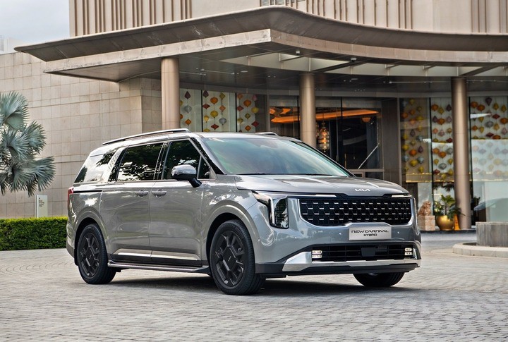 Kia Carnival hybrid sở hữu không gian rộng rãi cùng công nghệ tiết kiệm nhiên liệu.