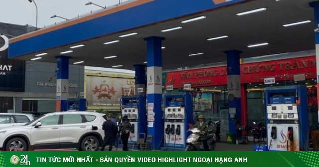 Cảnh tượng khác lạ tại cây xăng khi giá giảm sâu