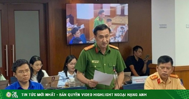 Công an TPHCM mang loa ra cây xăng khuyến cáo người dân việc tích trữ xăng, dầu