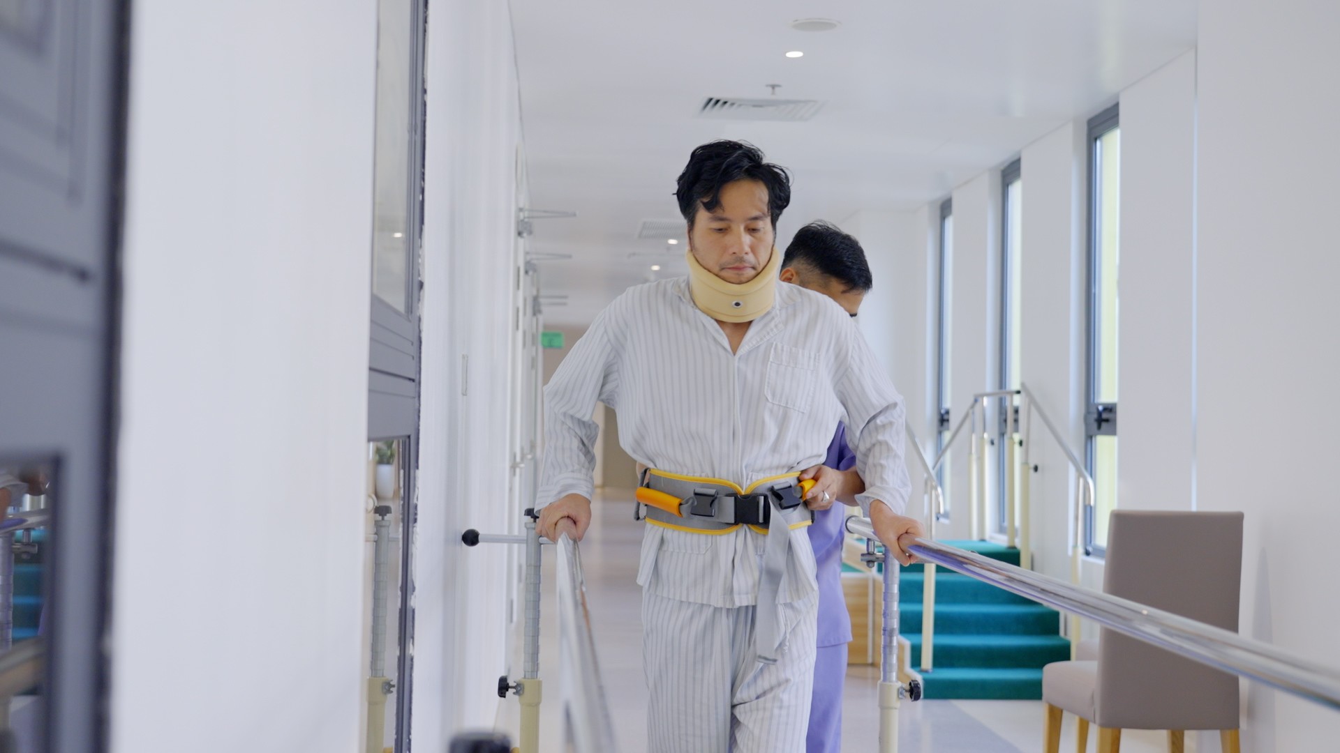 Phục hồi chức năng sau phẫu thuật cột sống giúp người bệnh lấy lại vận động nhanh chóng