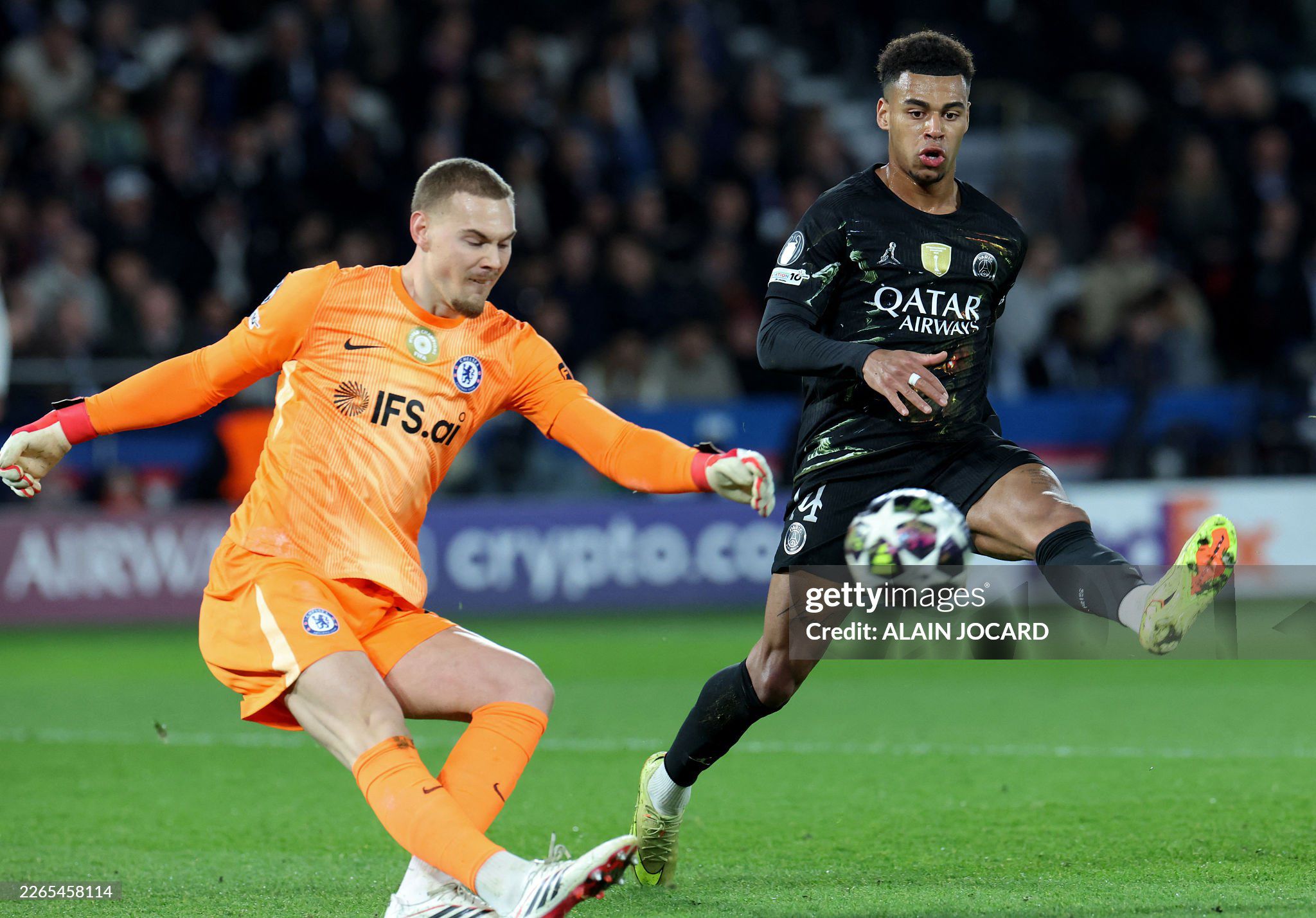 Jorgensen bị áp sát rất nhiều từ hiệp một nhưng vẫn chơi mạo hiểm