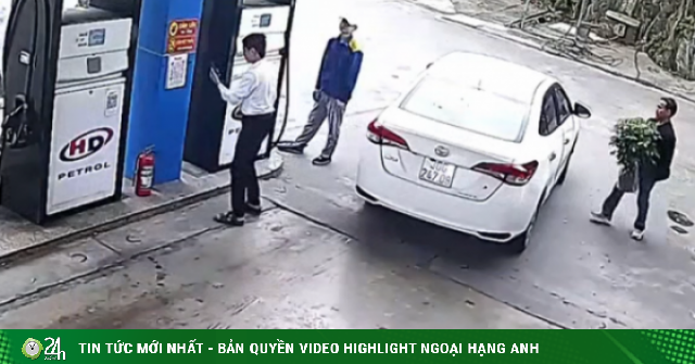 Đỗ ô tô vào đổ xăng, người đàn ông tranh thủ "thuận tay" bê ngay chậu cây cảnh