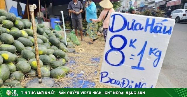 Cam sành, dưa hấu ‘dội chợ’, bán đầy vỉa hè và chợ mạng