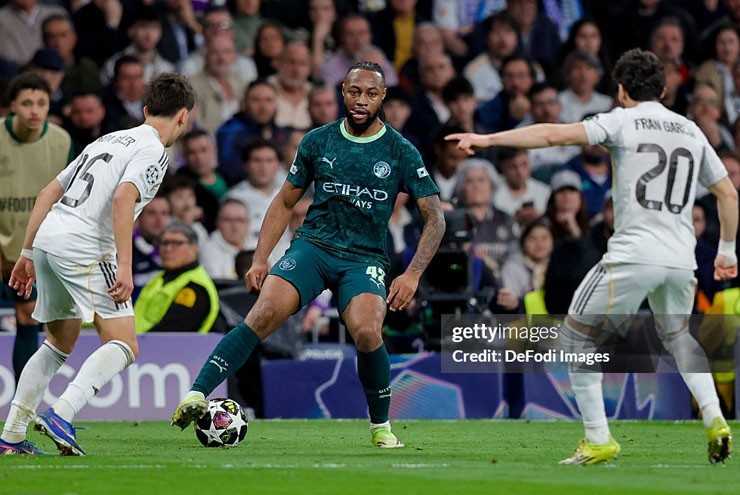 Semenyo hoàn toàn mất hút