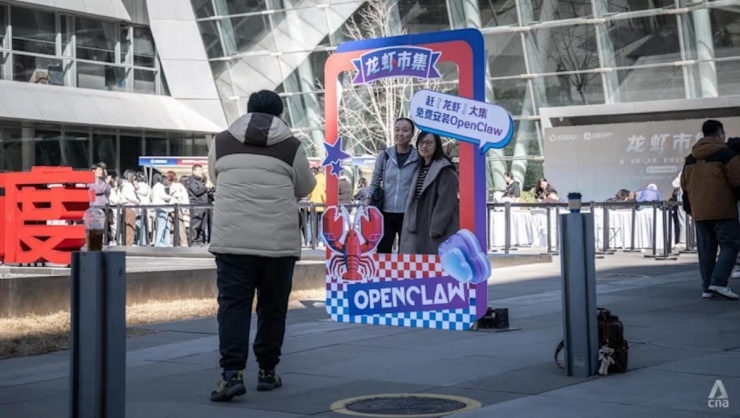 Người tham dự sự kiện cài đặt OpenClaw gần trụ sở Baidu tại Bắc Kinh, Trung Quốc ngày 11/3/2026. (Ảnh: CNA/Hu Chushi)