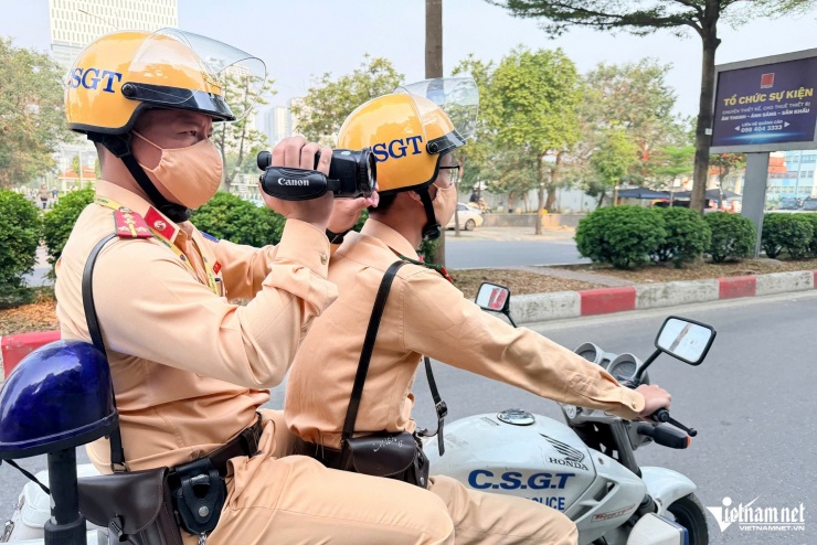 Tài xế chây ì đỗ nơi có biển cấm ở Hà Nội, CSGT xử lý cả Lexus LX600 và xe lu - 2