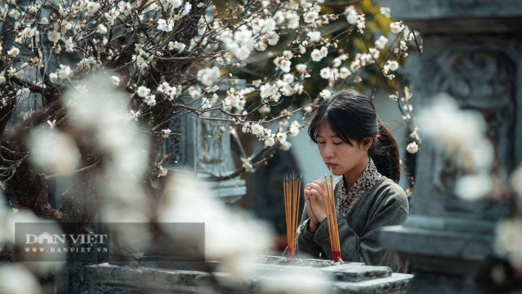 Tết Thanh Minh 2026 đi viếng mộ nên chọn ngày nắng đẹp. 