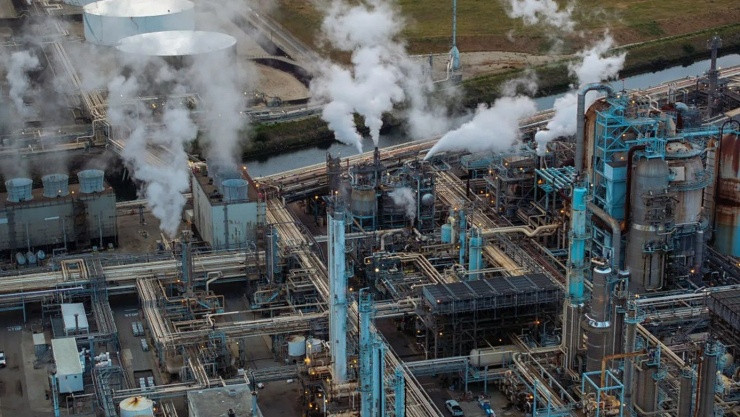 Giá dầu biến động mạnh do căng thẳng ở Trung Đông leo thang.