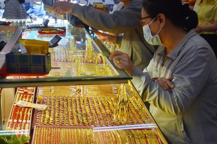 Giá vàng hôm nay sụt giảm rất mạnh