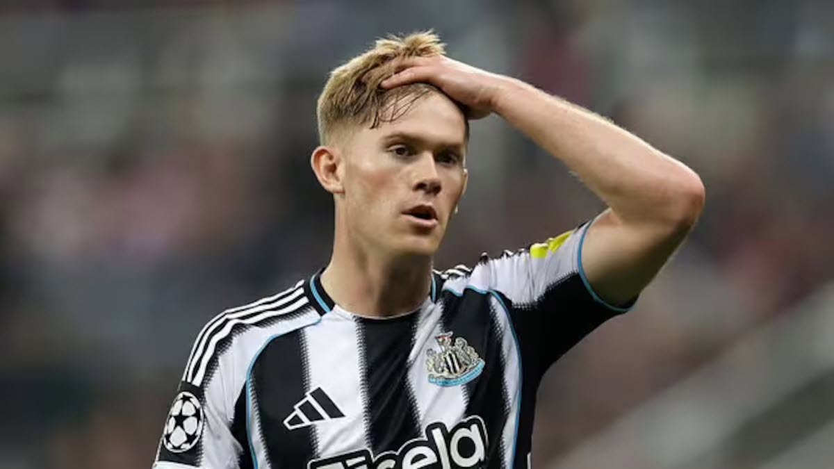 Hall đã chiếm được vị trí đá chính ở Newcastle mùa này và đang tràn đầy cơ hội dự World Cup