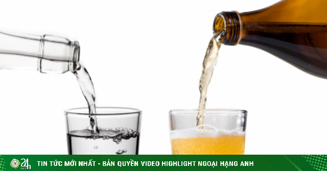 Vì sao uống cả chục lon bia dễ hơn uống vài chai nước lọc?