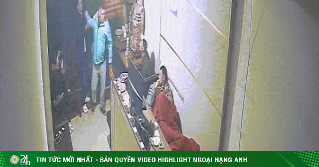 Công an vào cuộc vụ tài xế xe công nghệ hành hung người dân giữa đêm ở Hà Nội