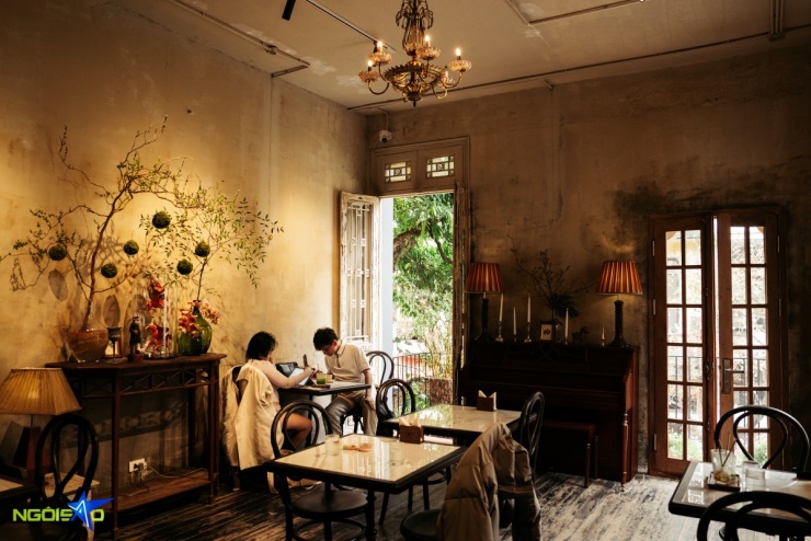 Quán cà phê ngập hoa tươi và cây xanh thành điểm 'sống ảo' của nàng thơ - 4