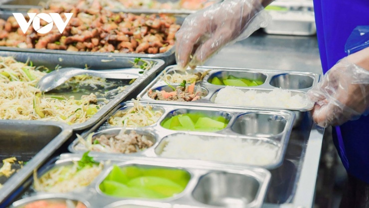 Giá xăng tăng, quán ăn tăng giá, người dân lo ngại - 3