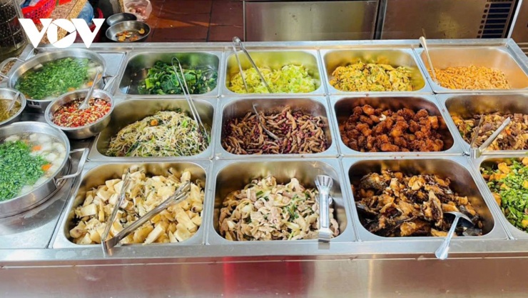 Giá xăng tăng, quán ăn tăng giá, người dân lo ngại - 2