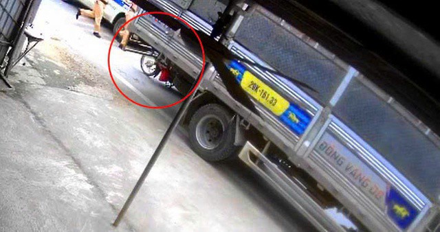 Lực lượng Cảnh sát giao thông đã có mặt kịp thời giải cứu người gặp nạn.