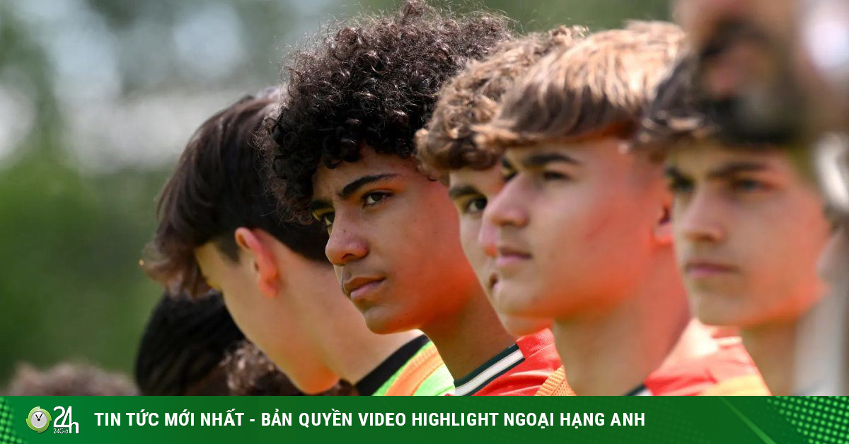 Con trai Ronaldo phản ứng trọng tài sau khi rời sân, ăn thẻ và bị treo giò