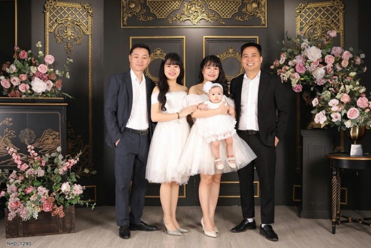 Gia đình Thanh (bên phải) và gia đình Hiếu chung sống hòa thuận dưới một mái nhà 