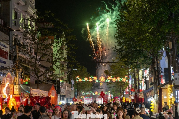 'Biển người' trẩy hội Lạng Sơn - 13