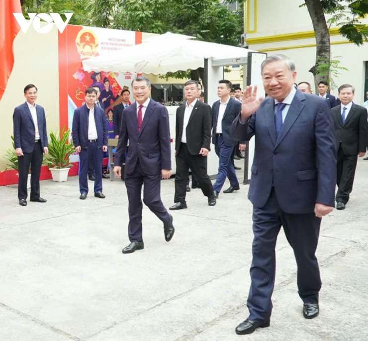 Cử tri thể hiện quyền tự do, bầu người uy tín gánh vác việc đất nước - 1