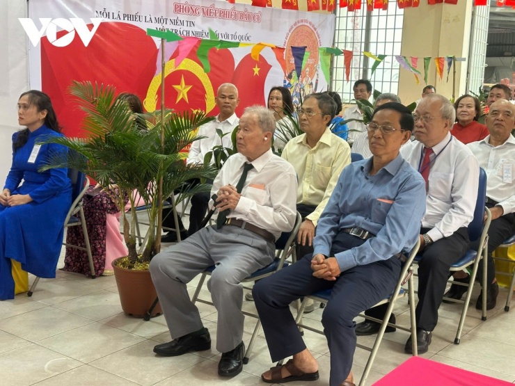 Ông Nguyễn Văn Tàu và các cử tri tham dự khai mạc