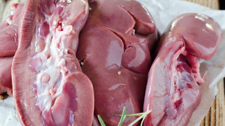 Cần loại bỏ phần màng trắng bên trong và rửa sạch với muối/rượu để khử mùi hôi và chất thải tồn dư