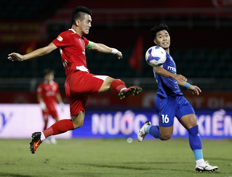Tiến Linh bỏ lỡ nhiều cơ hội trước PVF-CAND.