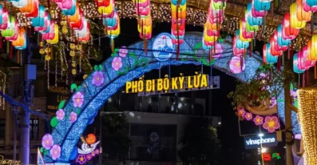 'Biển người' trẩy hội Lạng Sơn