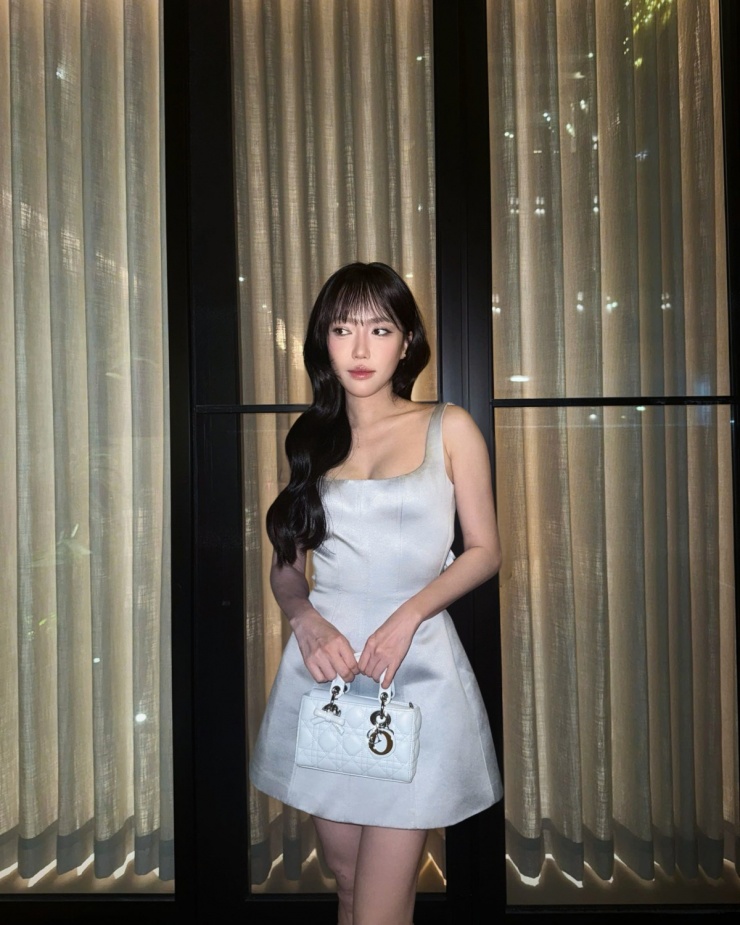 Ảnh sao 16/3: Quốc Trường tình tứ tựa đầu lên vai Ngọc Trinh - 2