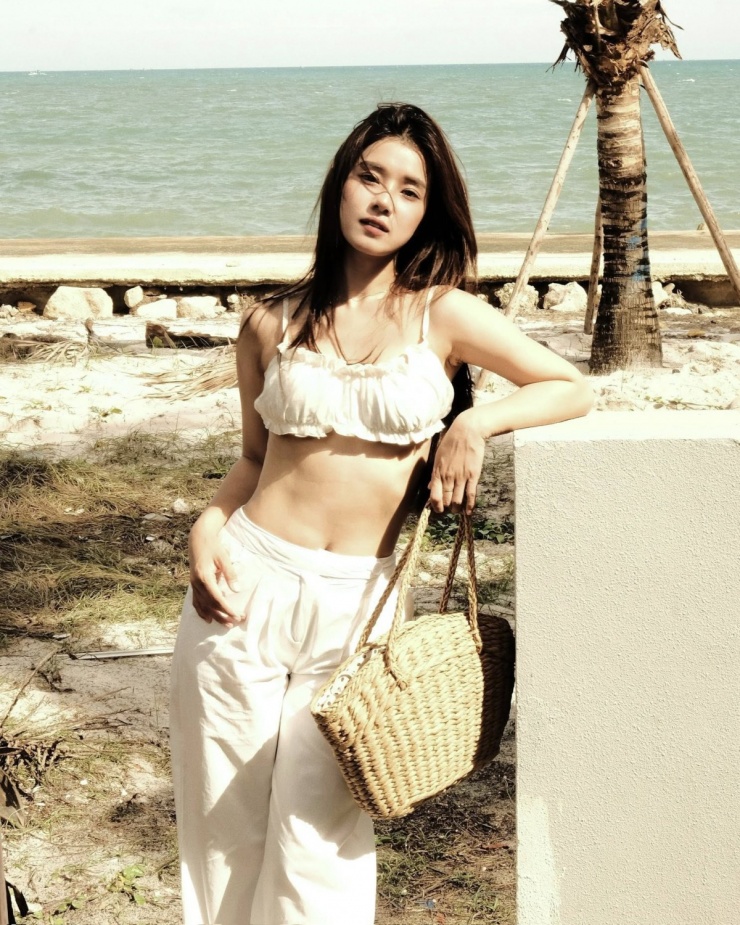 Ảnh sao 16/3: Quốc Trường tình tứ tựa đầu lên vai Ngọc Trinh - 3