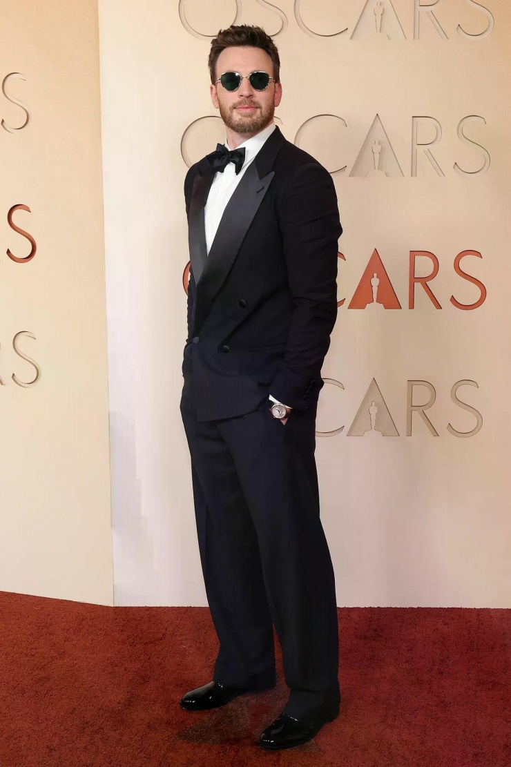 "Đội trưởng Mỹ" Chris Evans bảnh bao lịch lãm.